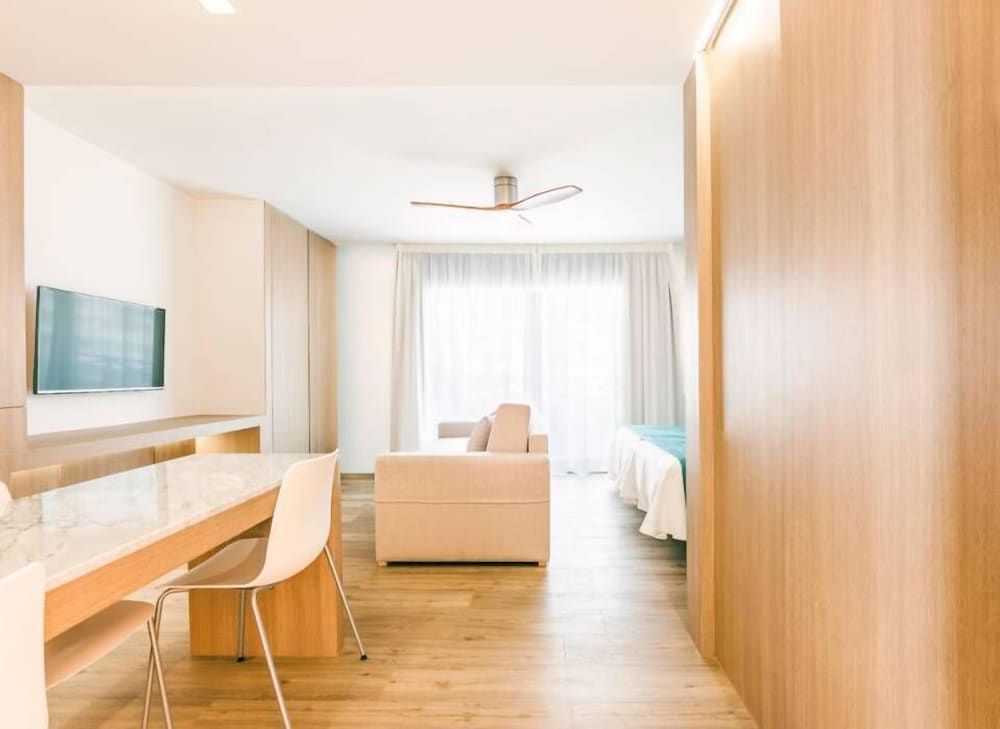 Parque la Paz Deluxe Studio, 1 Bedroom (2 Adults) 4