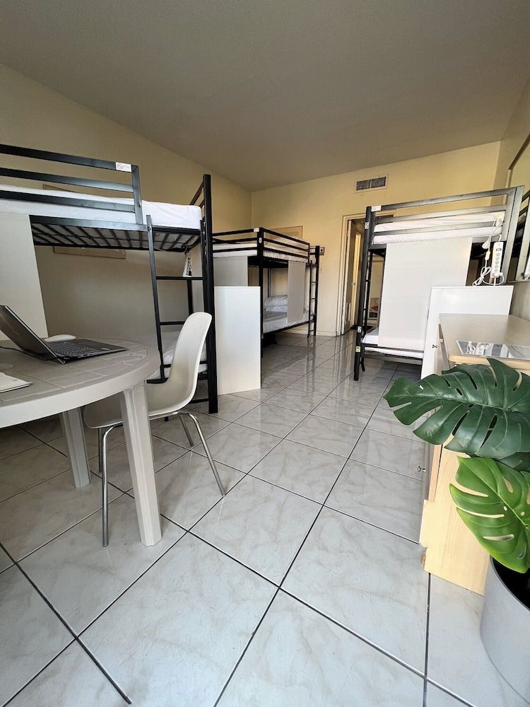 Bposhtels Hollywood Florida - Hostel Bed in 6-Bed Mixed Shared Room 5