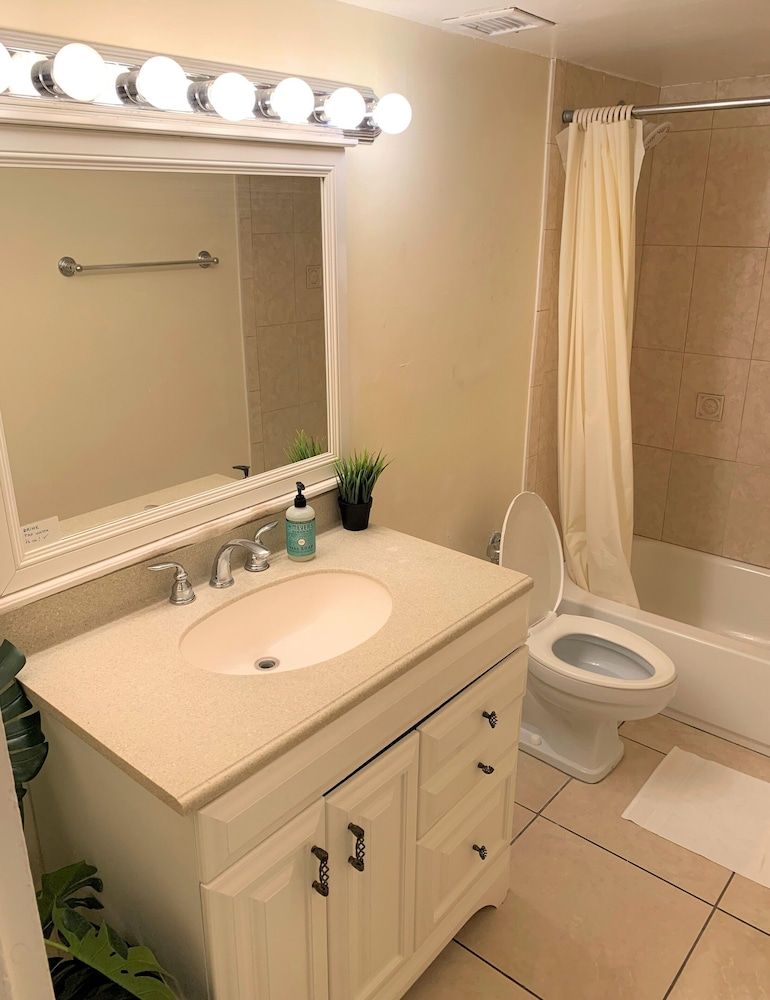 Bposhtels Hollywood Florida - Hostel Bed in 6-Bed Mixed Shared Room 9