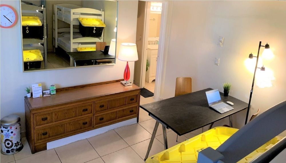 Bposhtels Hollywood Florida - Hostel Bed in 6-Bed Mixed Shared Room 3