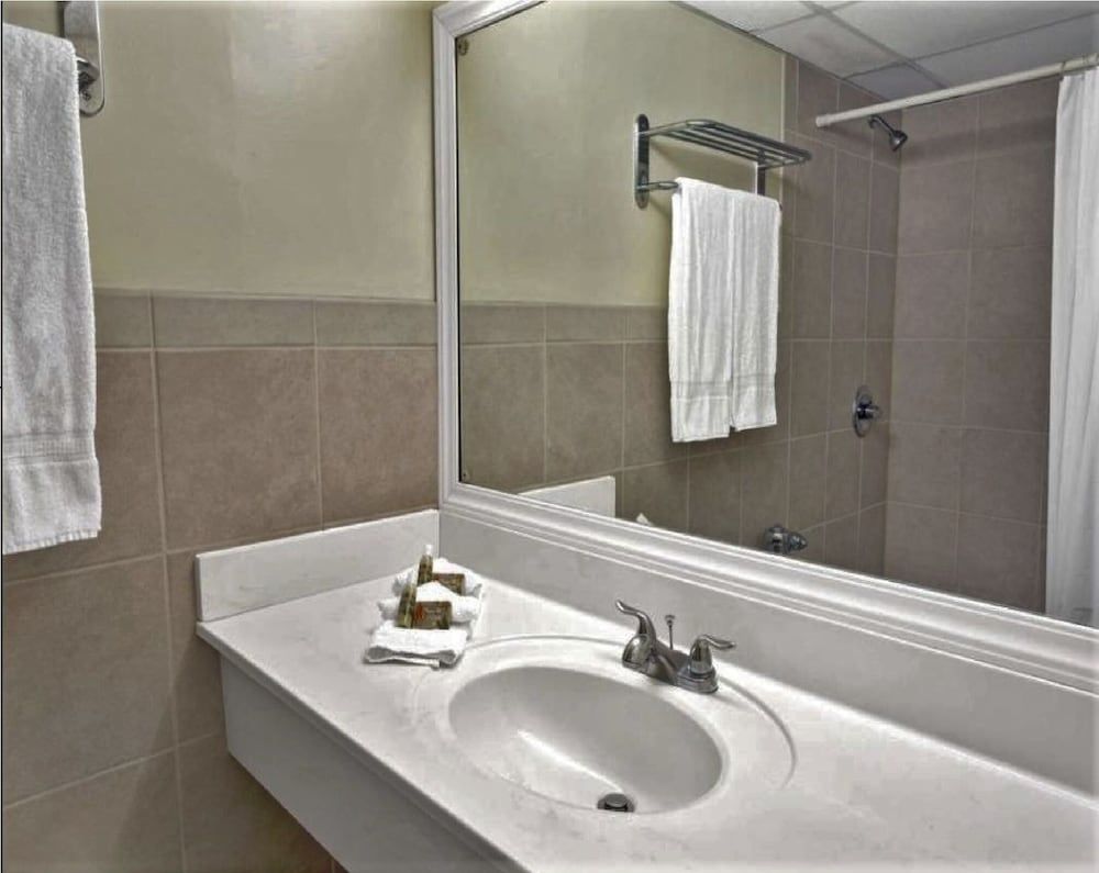 Bposhtels Hollywood Florida - Hostel Bed in 6-Bed Mixed Shared Room 8