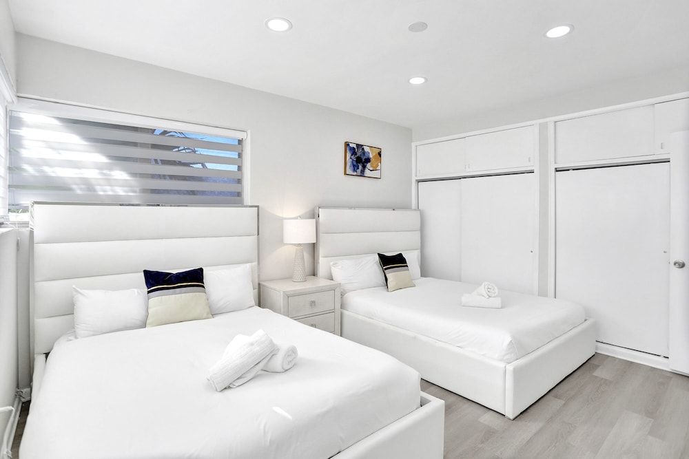 Bay Harbor Suites Family Apartment, 2 Bedrooms, Kitchen 4