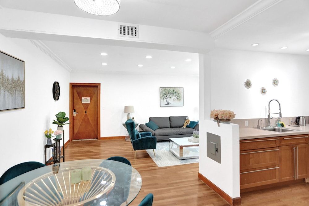 Bay Harbor Suites Family Apartment, 5 Bedrooms, Pool Access 7