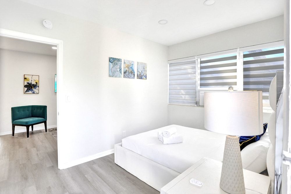 Bay Harbor Suites Family Apartment, 2 Bedrooms, Kitchen 5