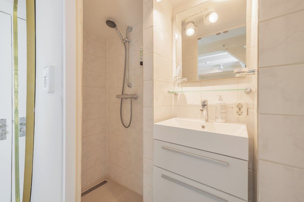 LOT Hotel Single Room 2