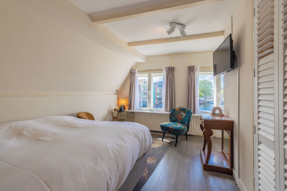 LOT Hotel Double Room 4