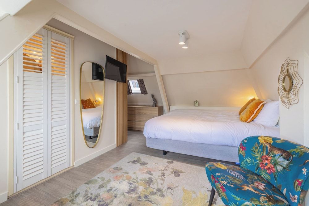 LOT Hotel Deluxe Double Room 2