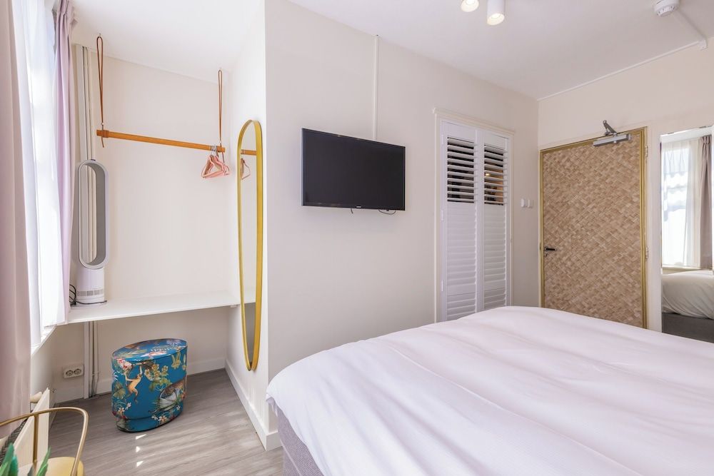 LOT Hotel Double Room 3