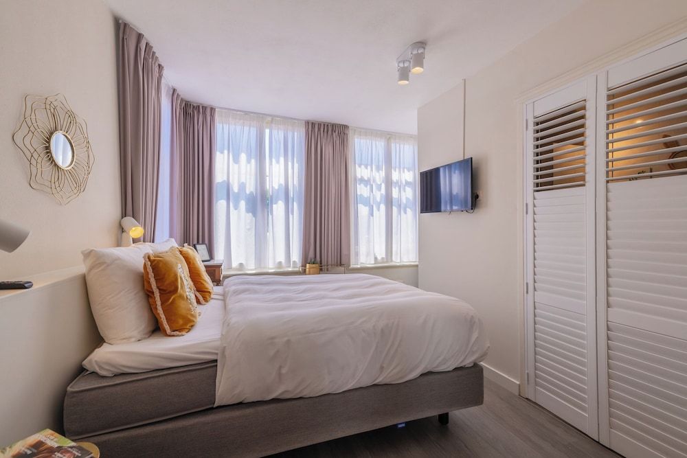 LOT Hotel Double Room 2