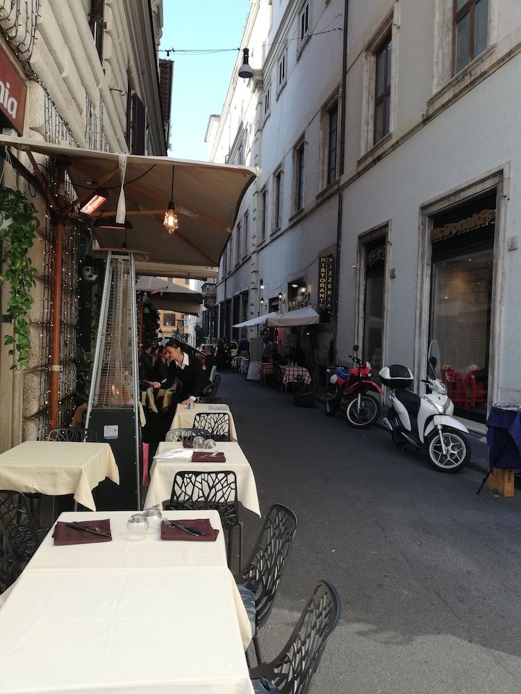 undefined Garden's Elide 7