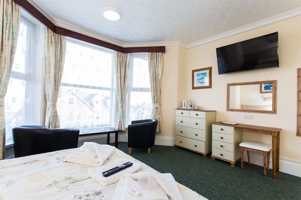The Glendeveor Standard Double Room, Sea View (Large) 3