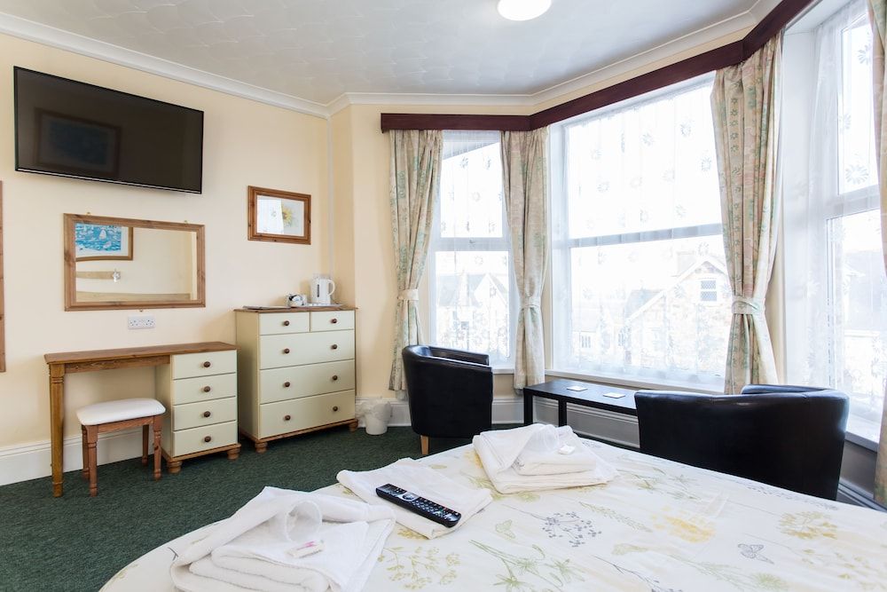 The Glendeveor Standard Double Room, Sea View (Large)