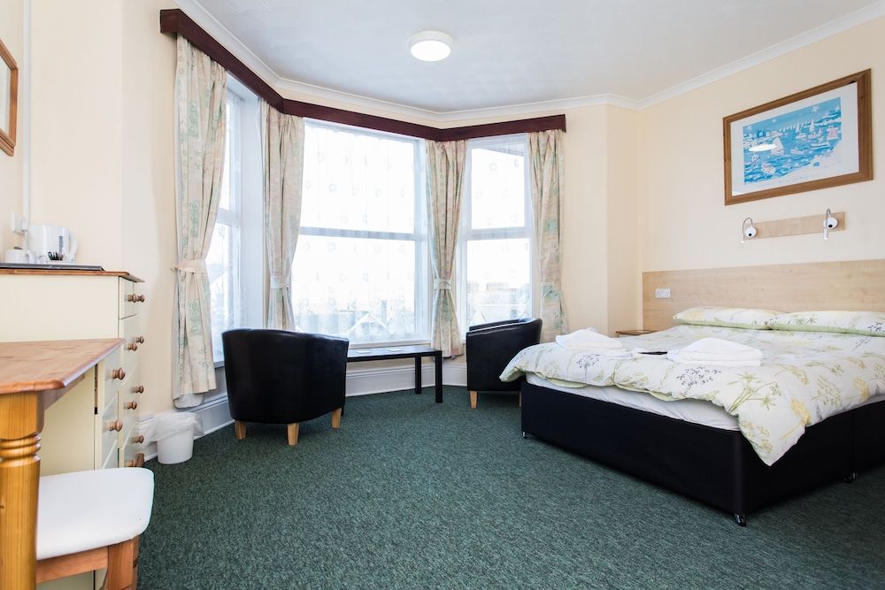 The Glendeveor Standard Double Room, Sea View (Large) 5
