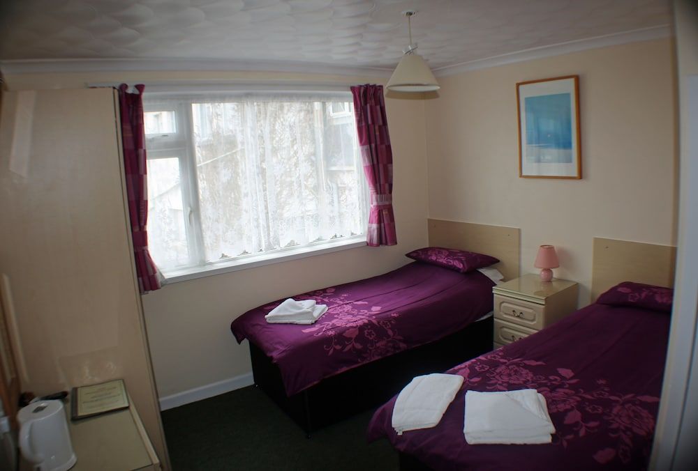 The Glendeveor Double Room, Sea View (Small) 6