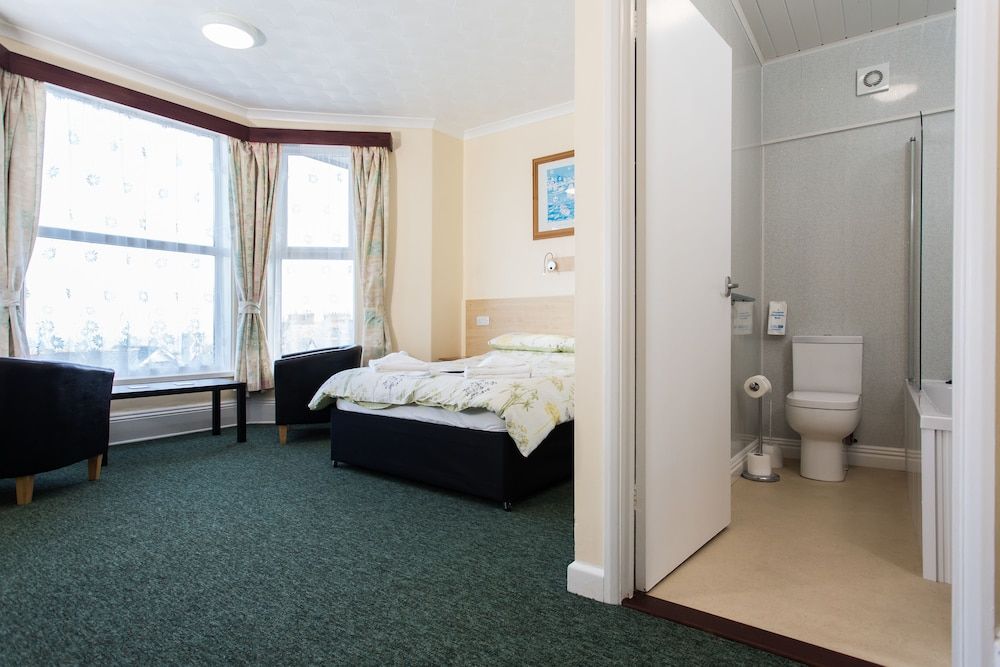 The Glendeveor Standard Double Room, Sea View (Large) 4
