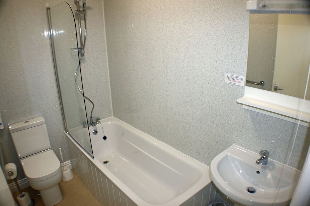 The Glendeveor Standard Double Room, Sea View (Large) 7