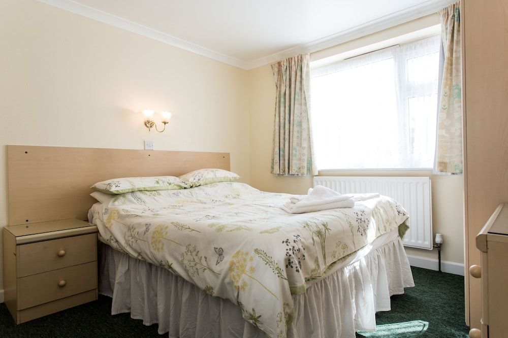 The Glendeveor Standard Double Room, Sea View (Large) 6