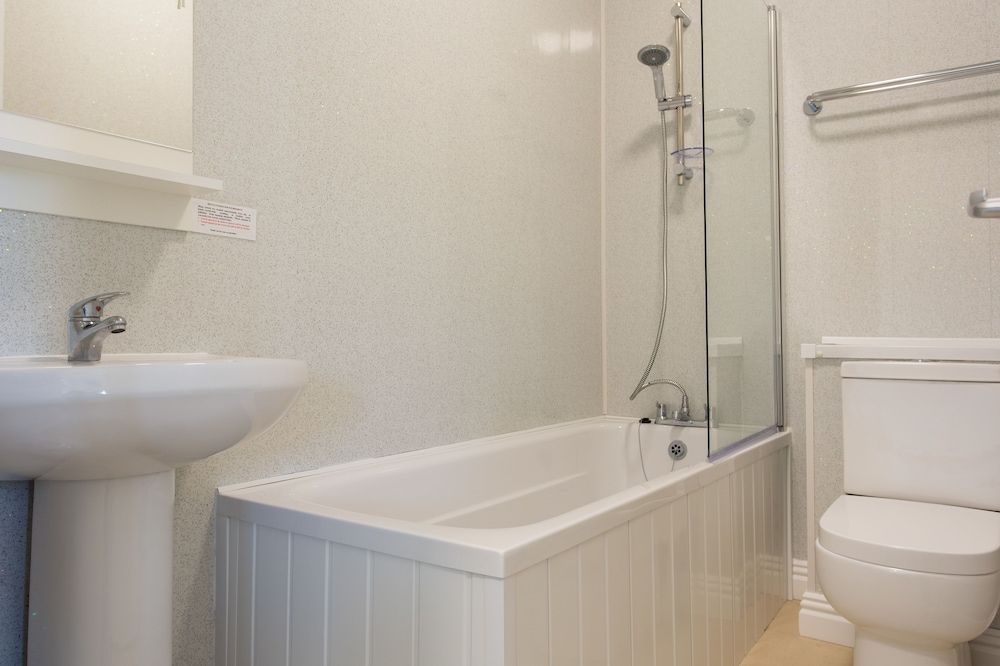 The Glendeveor Standard Double Room, Sea View (Large) 8