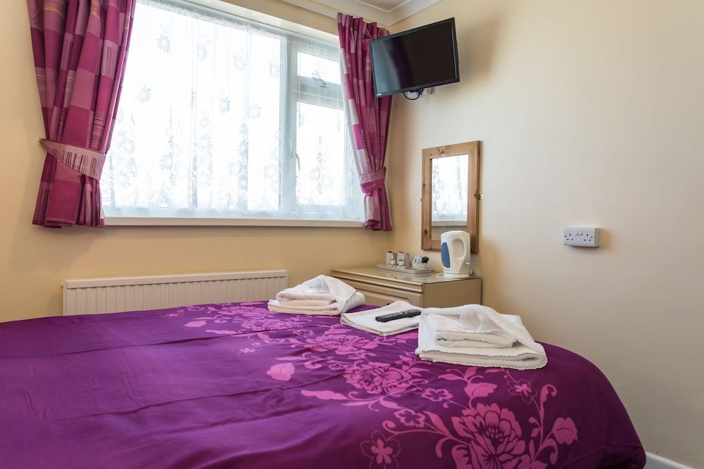 The Glendeveor Double Room, Sea View (Small) 3