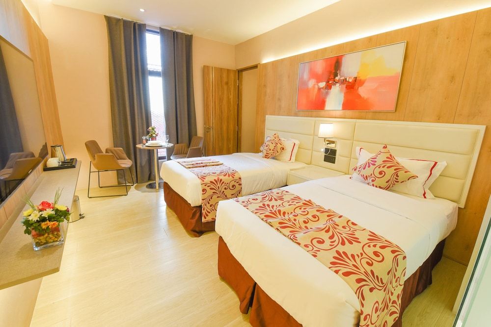 Red Hotel Cubao, Quezon City Deluxe Twin Room 4