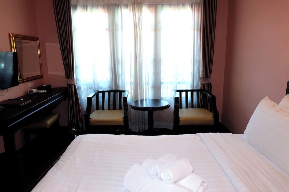 Siri Heritage Bangkok Hotel Classic Double Room, 1 King Bed, Accessible, Non Smoking 4
