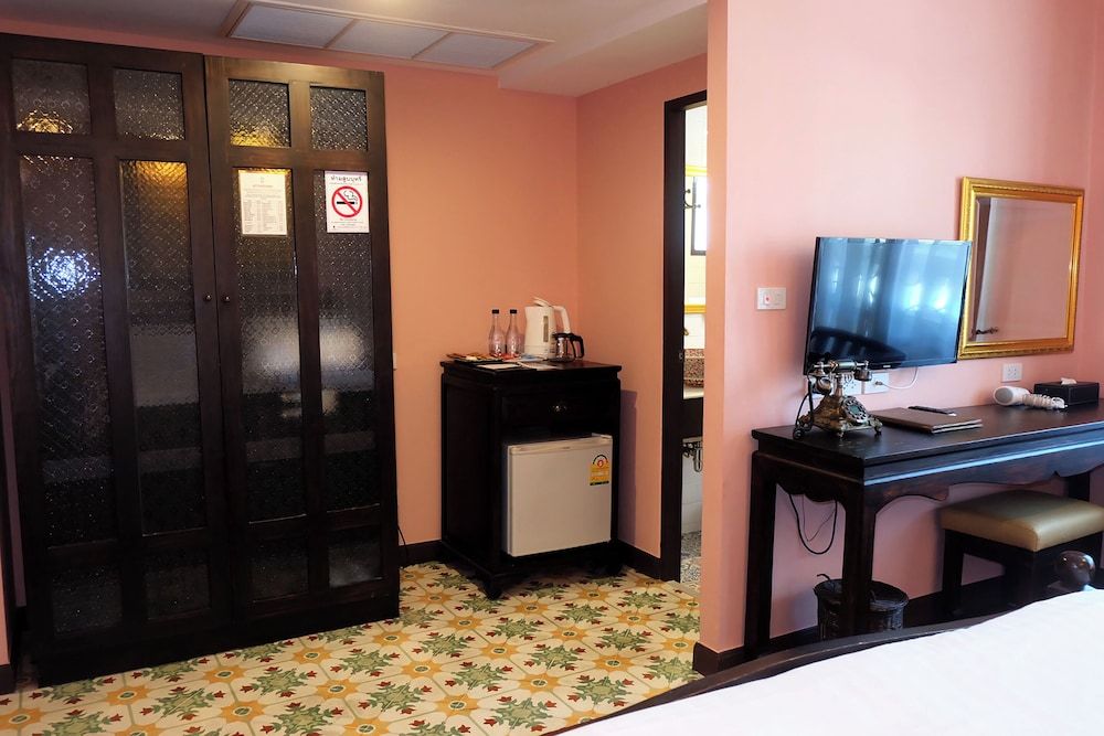 Siri Heritage Bangkok Hotel Classic Double Room, 1 King Bed, Accessible, Non Smoking 11