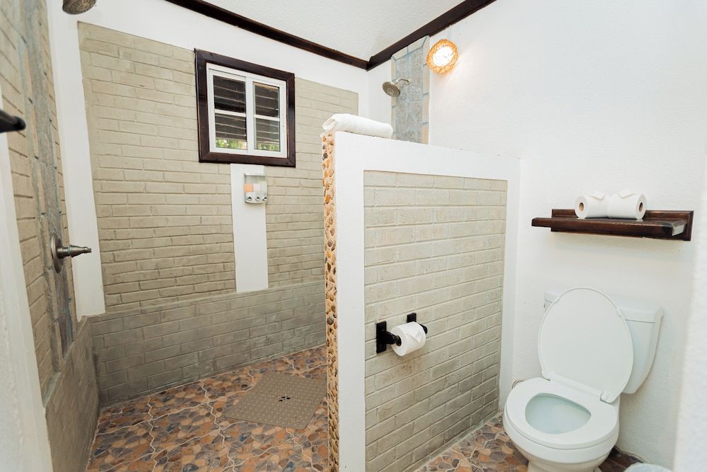 Falling Leaves Lodge Regular Cabana 4