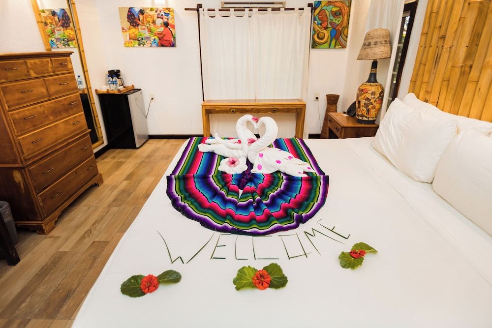 Falling Leaves Lodge Regular Cabana 2