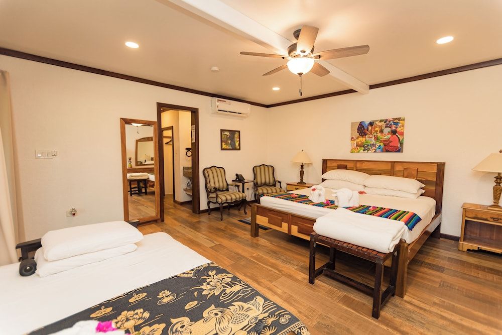 Falling Leaves Lodge Stone House Superior Room 3