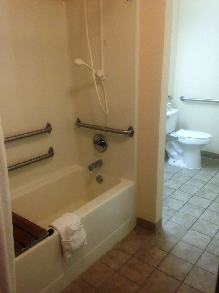 Quality Inn & Suites Prestonsburg next to Mountain Arts Center Room, 1 Queen Bed with Sofa bed, Accessible, Smoking 2