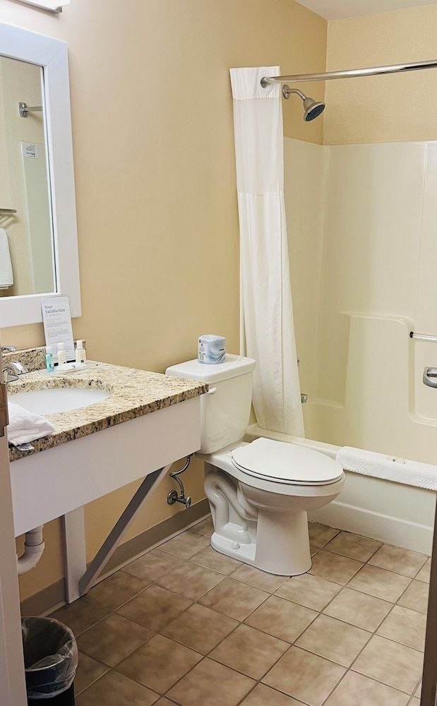 Quality Inn & Suites Prestonsburg next to Mountain Arts Center Standard Room, 2 Queen Beds, Non Smoking 2