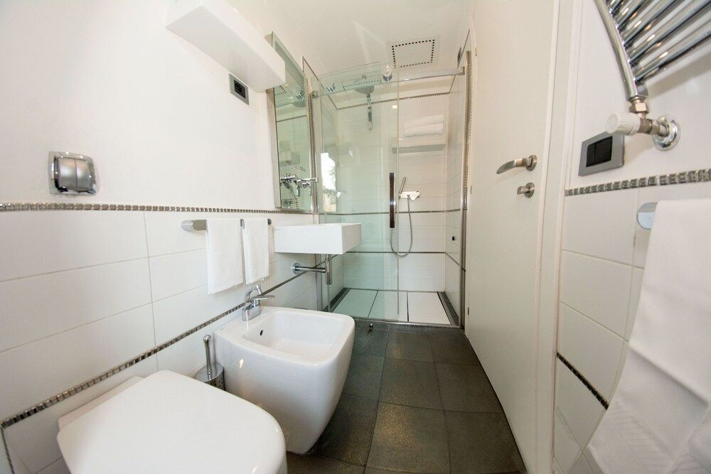 Hotel De Rome Triple Room 8