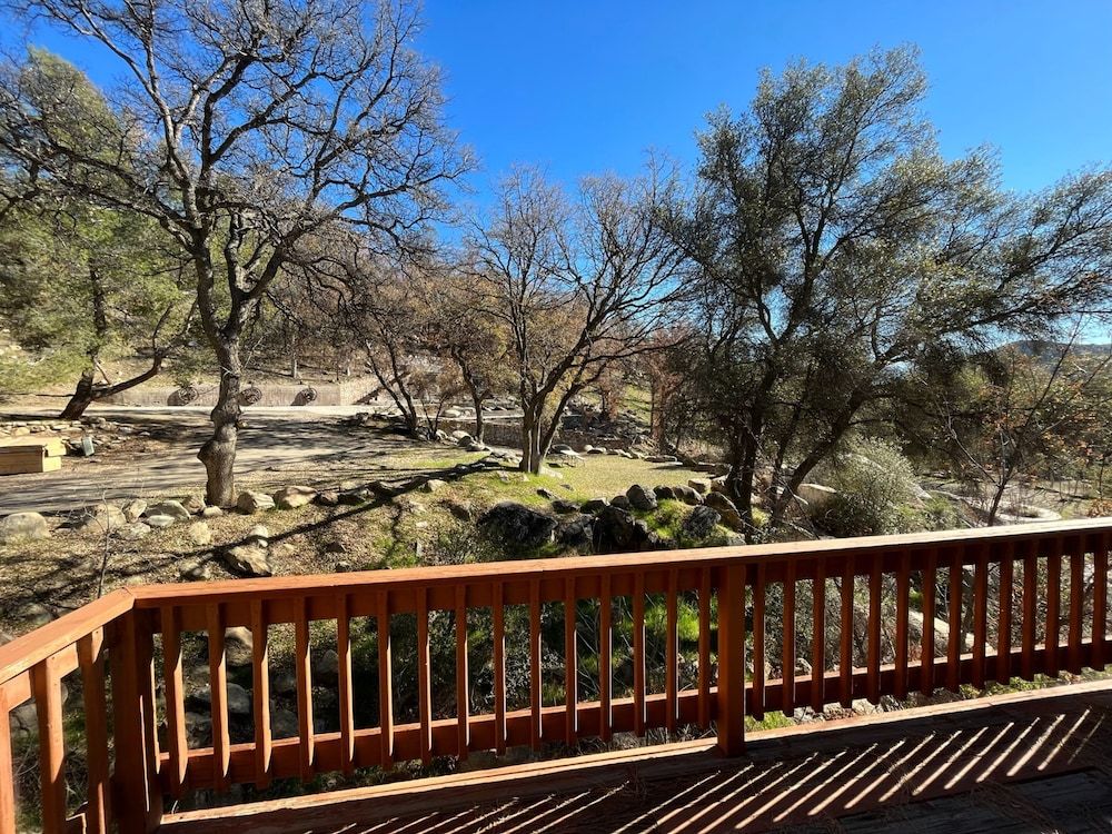 Whispering Pines Lodge Mountain View King 3