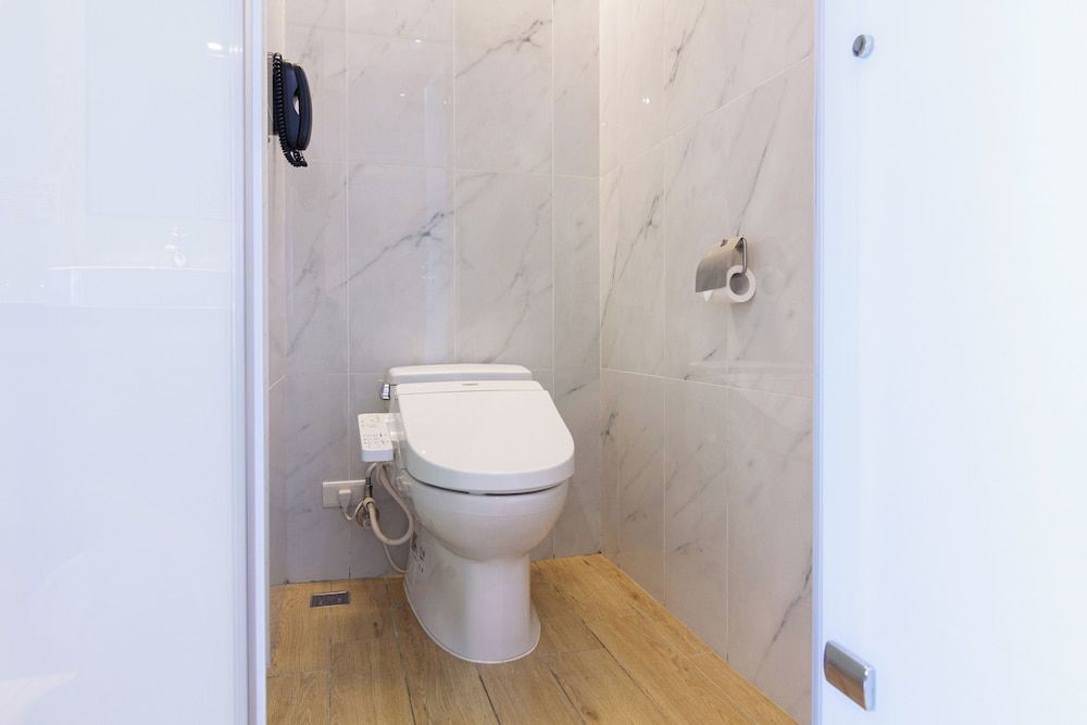 CHECK inn New Taipei LuZhou Superior Double Room 7