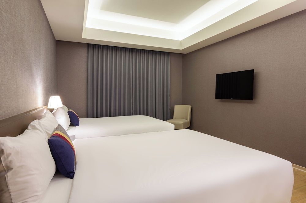 Classic Quadruple Room