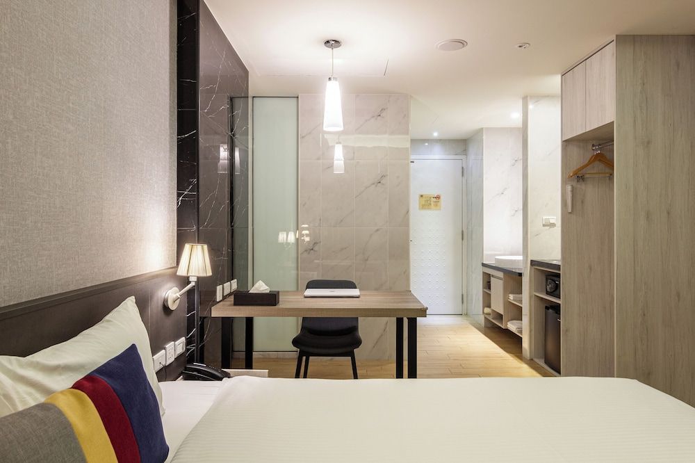 CHECK inn New Taipei LuZhou Superior Double Room 5