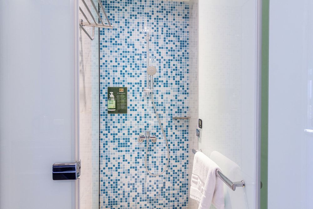 CHECK inn New Taipei LuZhou Superior Double Room 6