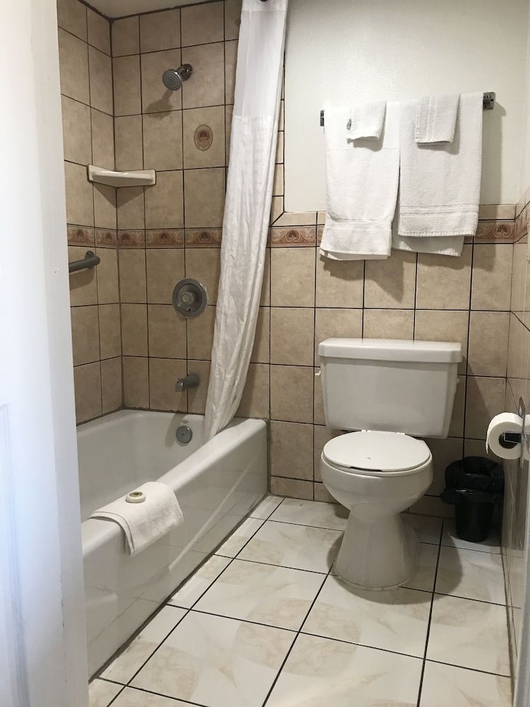 Economy Inn LAX Economy Single Room, 1 King Bed 2