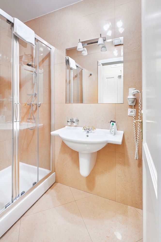 Salvator Hotel Karlovy Vary Standard Double Room 6