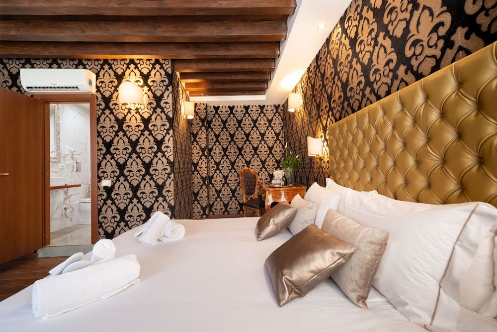 Domus Superior Superior Double or Twin Room, Canal View 3