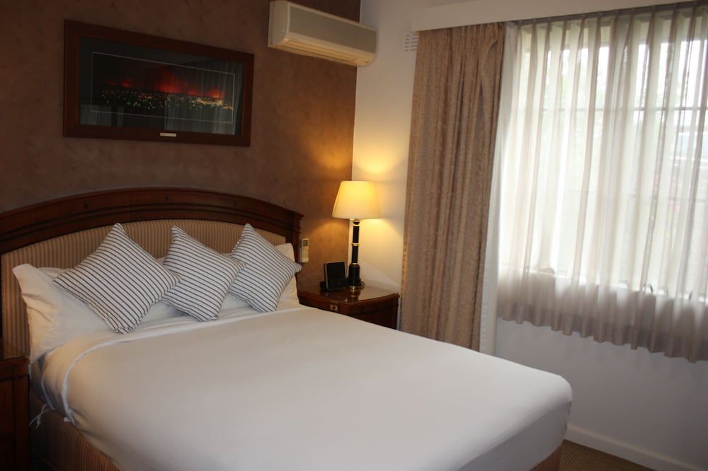 Country Plaza Queanbeyan Deluxe Room, 1 Queen Bed