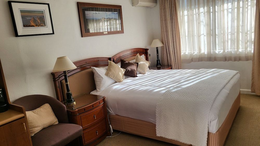 Country Plaza Queanbeyan Deluxe Room, 1 King Bed 4