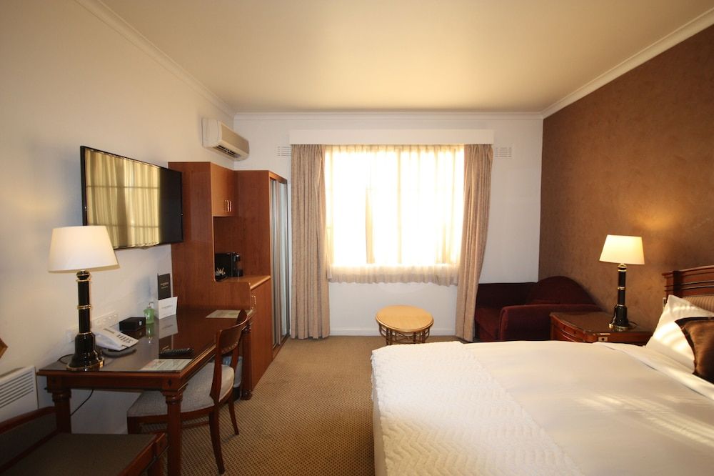 Country Plaza Queanbeyan Deluxe Room, 1 King Bed 2
