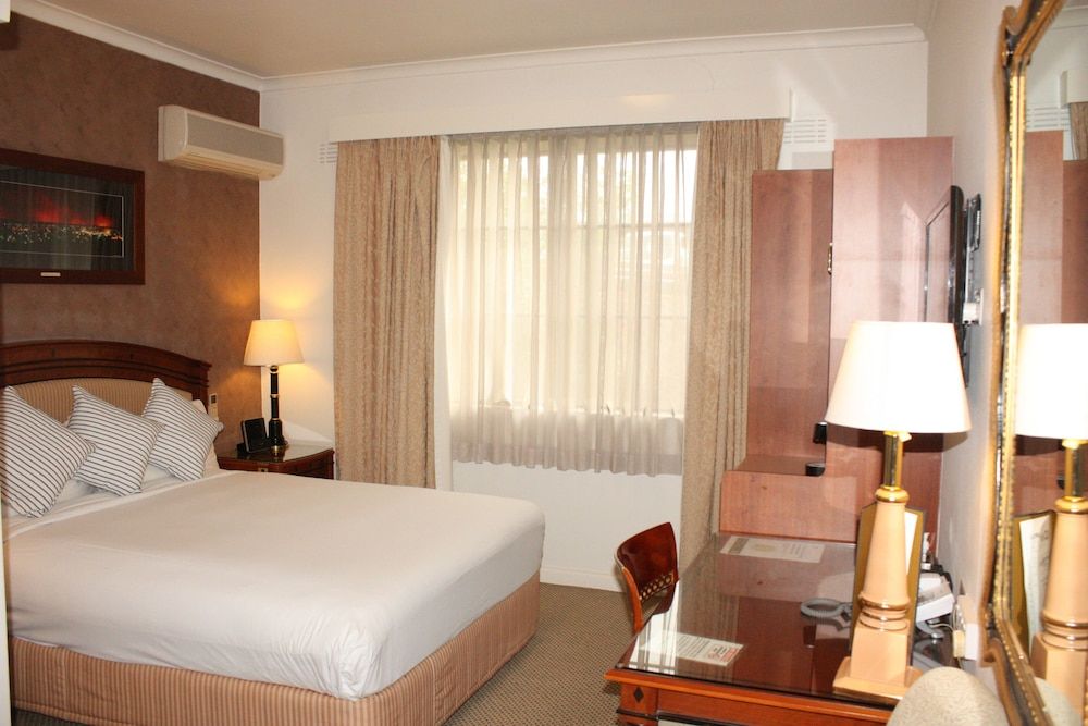 Country Plaza Queanbeyan Deluxe Room, 1 Queen Bed 2