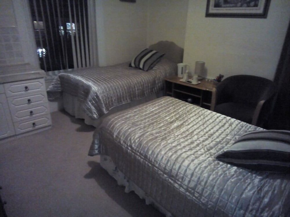 Twin Room, Private Bathroom ((Separate))