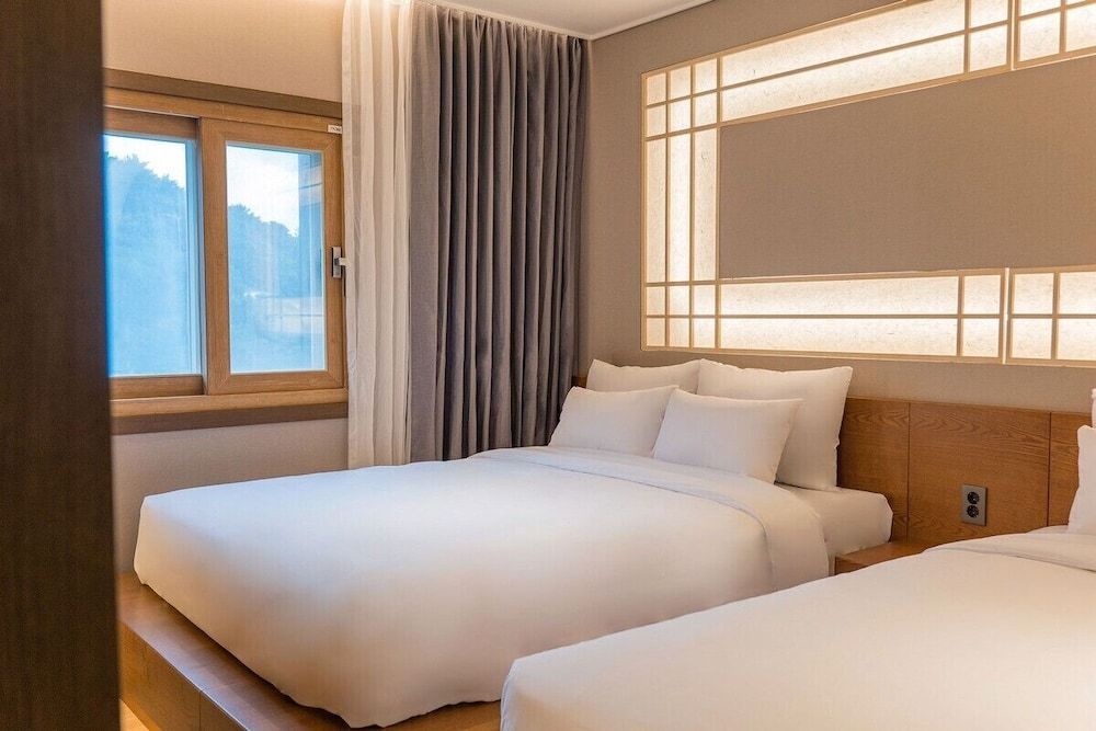 Yeanhwamoon Hotel [Breakfast for 2 Complimentary] Family Suite Twin (BBQ Package + Unlimited Draft Beer for 2)