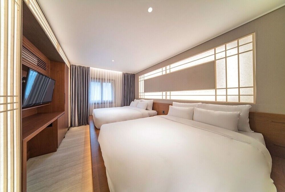 Yeanhwamoon Hotel [Breakfast for 2 Complimentary] Family Suite Twin (BBQ Package + Unlimited Draft Beer for 2) 2