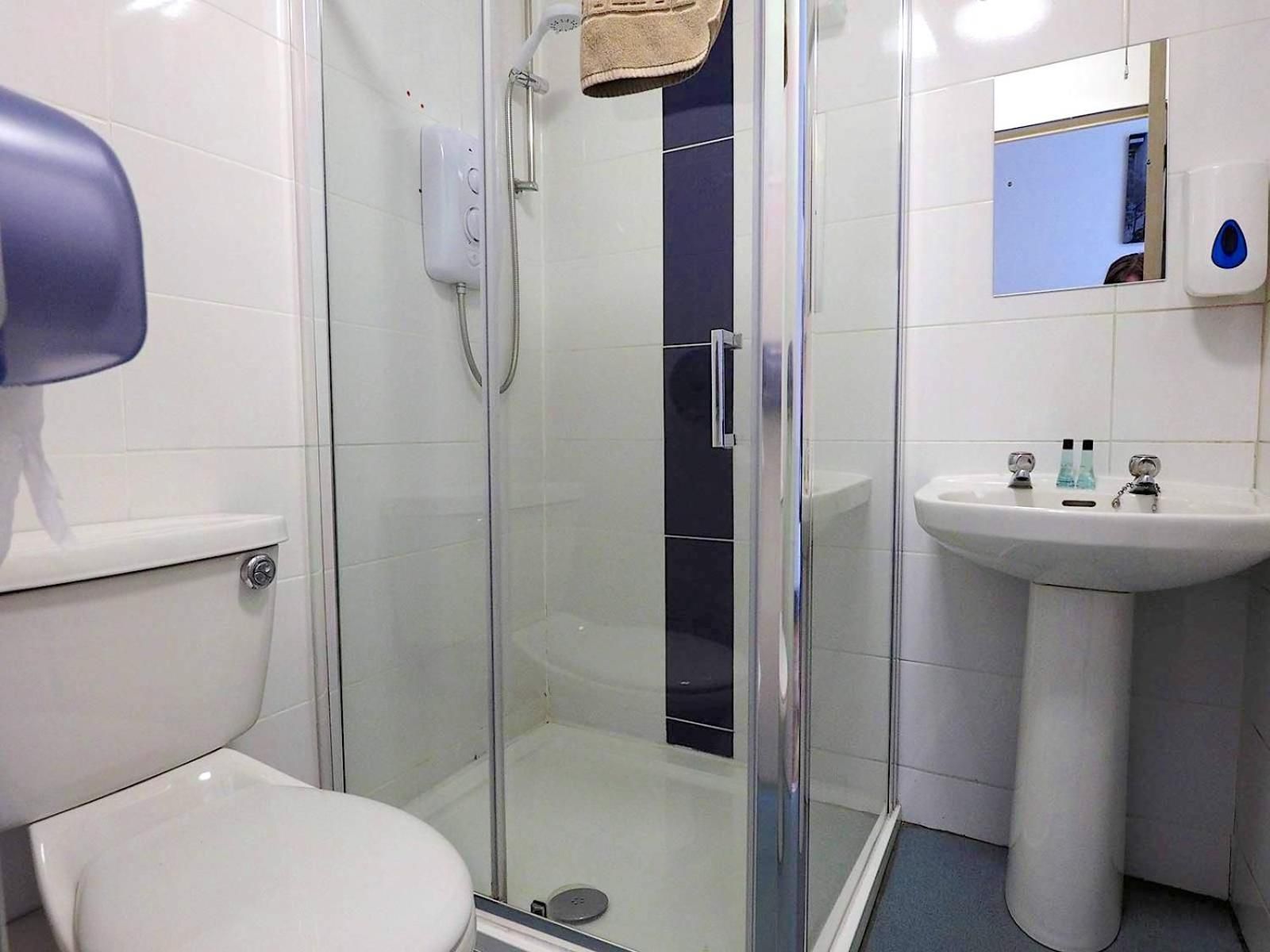 St. Christopher's Inn Edinburgh - Hostel Private 2 Bunk Room with Private Bathroom 3
