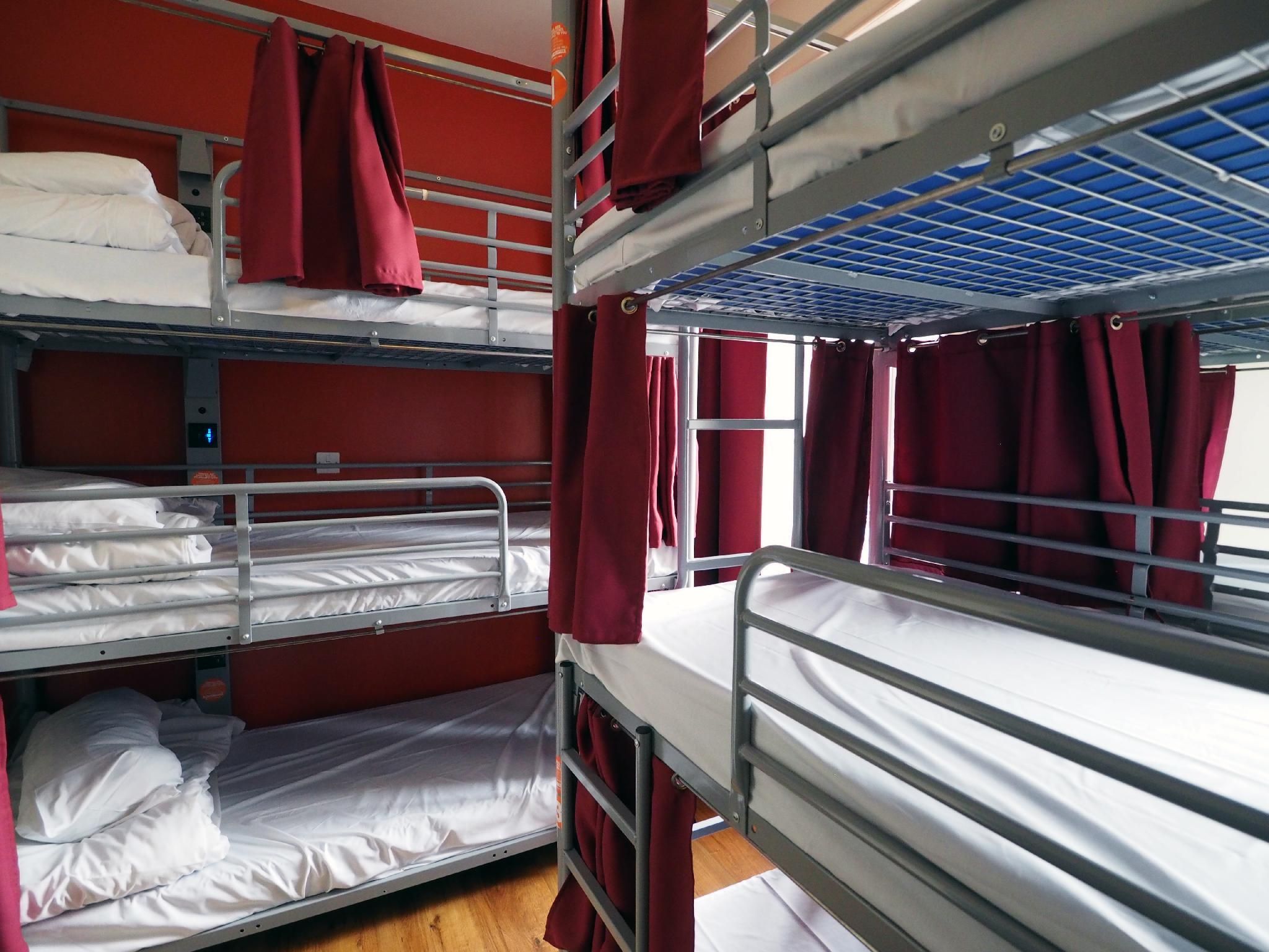 1 Person in 6-Bed Dormitory with En-Suite - Mixed