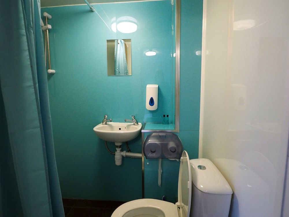 St. Christopher's Inn Edinburgh - Hostel Basic Double Room, Ensuite 8